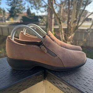 Clarks Women’s Brown Zip Nubuck Leather Loafer Casual Comfort‎ Size 8